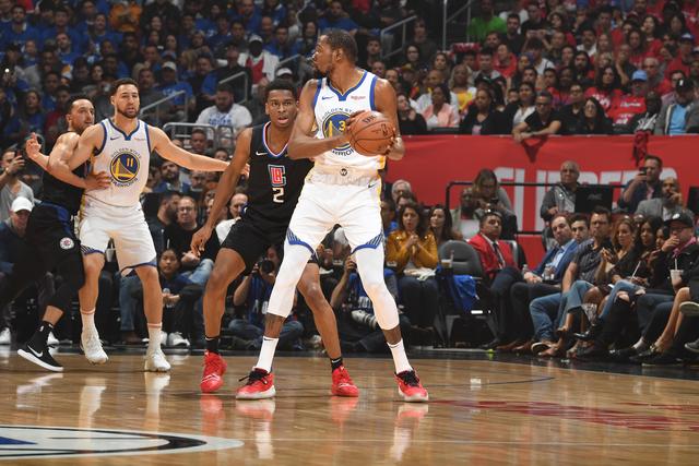 高尔夫球重庆女子公开赛：泰国球手纳塔克里塔逆转夺冠